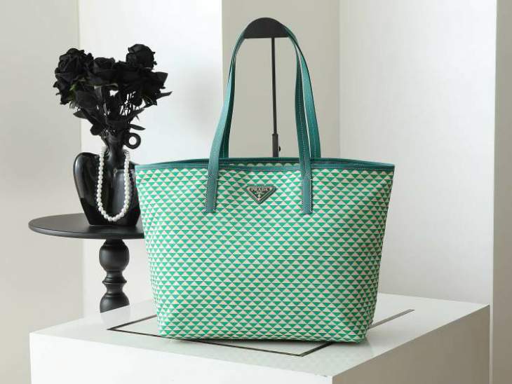 Picture of Prada Handbags _SKUfw201772319fw